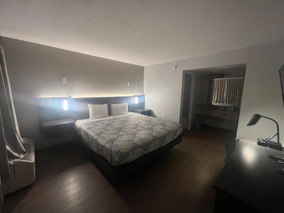 6 Az Hotel