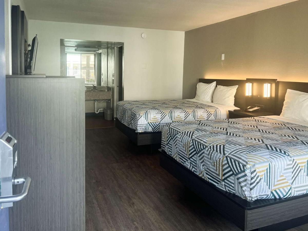 6 Az Hotel